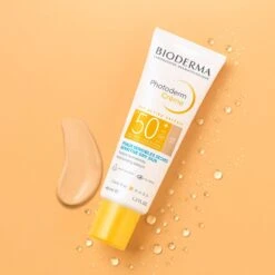 Bioderma PHOTODERM - Crème Solaire Teintée Claire SPF50+ - Visage - Peaux Sensibles Sèches, 40ml -Bioderma phcc06 1
